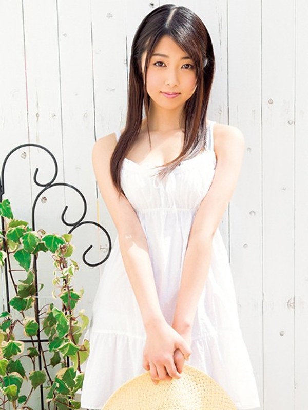 【特価】クールビューティー「白糸りん」ちゃん、そんなりんちゃんの処女喪失の瞬間を見届けよ!挿入されるも「痛い」を連発、それでも動かすも「痛い」と絶叫。そんなりんちゃんへ角度を変えて再び挿入。…