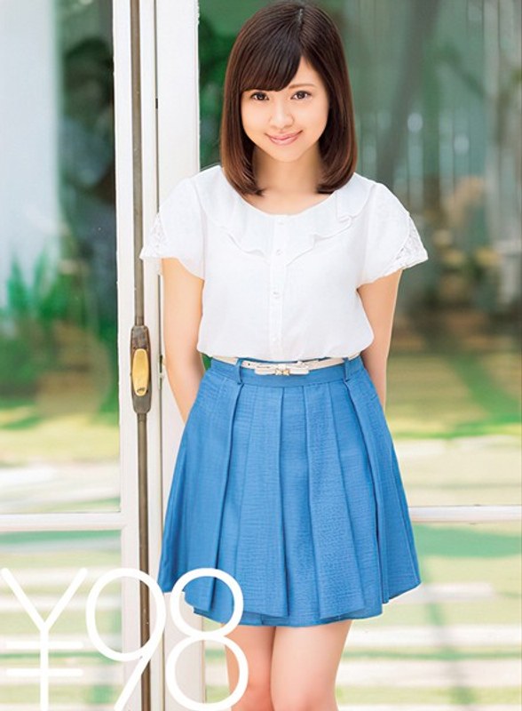 【特価】初々しい美少女系みやびちゃんの初フェラ抜きでヌケ!勝手がわからず戸惑い先っぽだけ咥えていたが、徐々に深く咥えていく。舌をいっぱいだしての裏筋舐め、玉舐めからチ○ポを口に押し込まれ腰を振られる。リアル射精を見たことがない彼女の手コキで勢い良く発射~