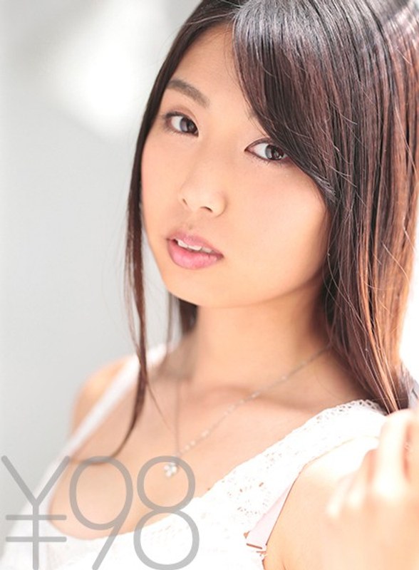 【特価】AVで処女喪失したりんちゃん、久しぶりのセックス。キツキツマ○コを突かれると痛みで大絶叫!チ○ポが馴染んでくると、戸惑いながらも騎乗位で動いてみる。バックでも痛くて絶叫するも徐々に気持ち良くなり、正常位でマ○コ開発激ピストンで、初体験の同時イキ!
