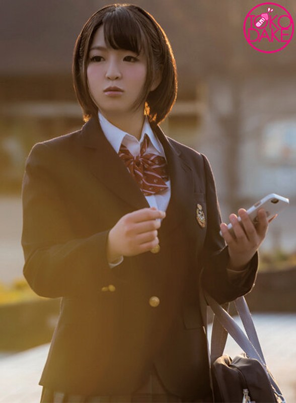 【お得】巨乳女子○生にスク水着せて3P。対面立位でズボズボ突いてイカセて、続いて対面座位。下から激突上げしたら、今度は立ちバック。ベッドで3P、チ○ポ咥えながらバックで突かれ正常位ピストン&顔射。2人目もスク水脱がせてからのピストン&顔射。 井上真帆